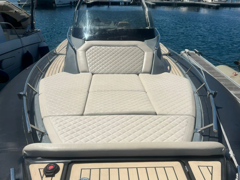 Charter a Salpa Salpa Soleil 33 in Ajaccio on Samboat