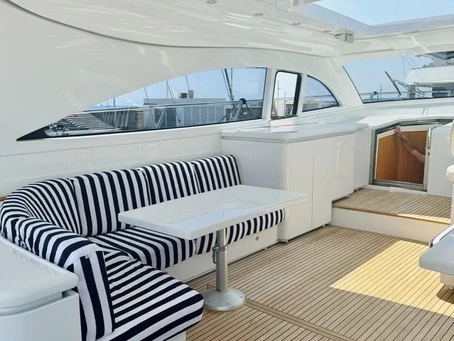 Yacht hire Saint-Tropez cheap 73