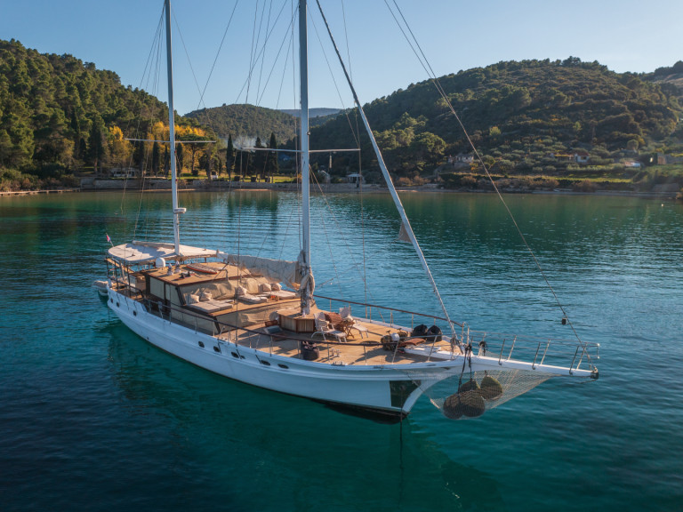 Hire Sailboat  with a boat licence