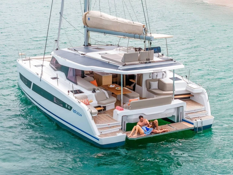 Catamaran to hire Lávrio at the best price