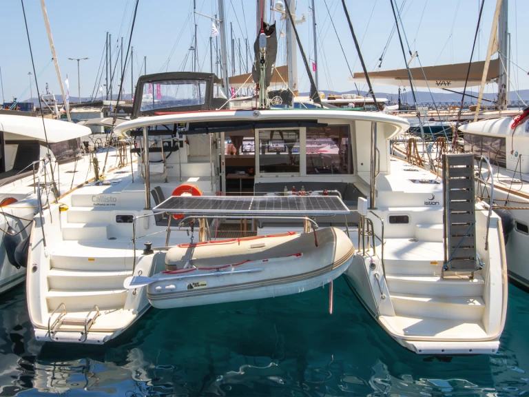 Catamaran hire in Lávrio - Lagoon Lagoon 400 S2