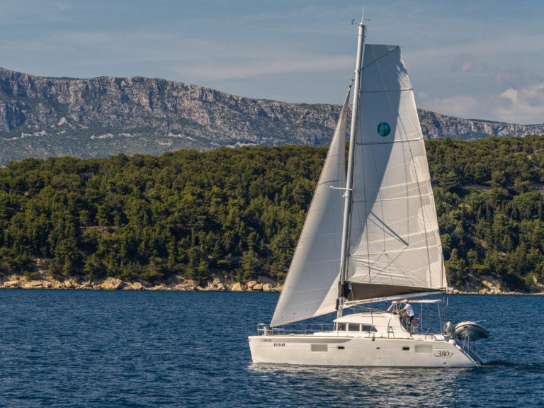 Hire Catamaran with or without skipper Lagoon Biograd na Moru