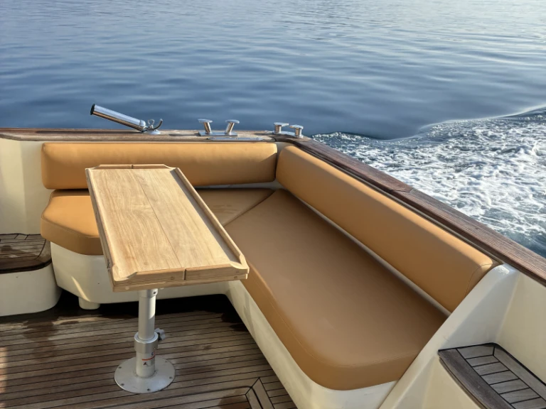 Hire a ACM Dynastie  Porquerolles