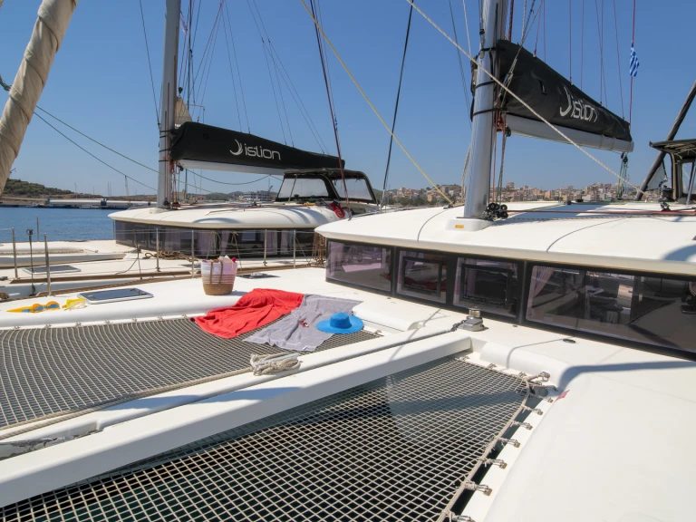 Catamaran hire in Lávrio - Lagoon Lagoon 400 S2