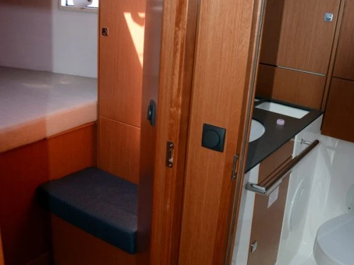 Sailboat to hire Messina at the best price