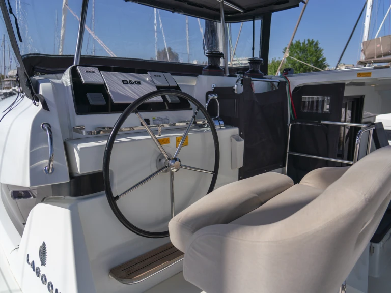Yacht charter Alimos - Lagoon Lagoon 42 on SamBoat