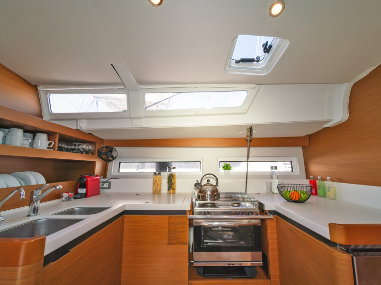 Sailboat hire in Alimos - Jeanneau Sun Odyssey 490