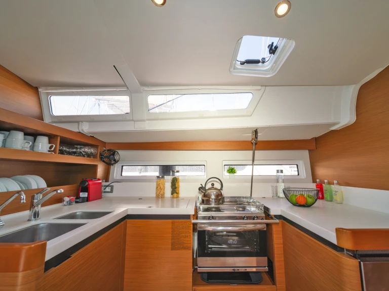 Sailboat hire in Alimos - Jeanneau Sun Odyssey 490