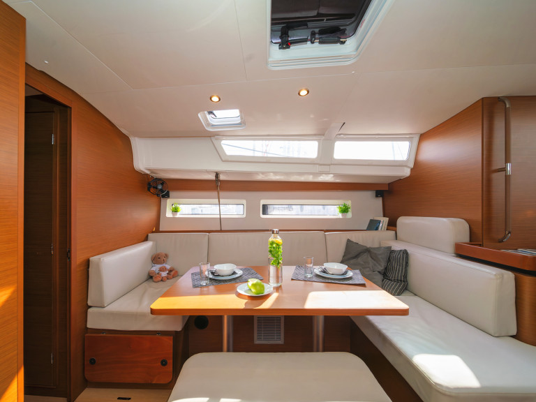 Charter a Jeanneau Sun Odyssey 490 in Alimos on Samboat