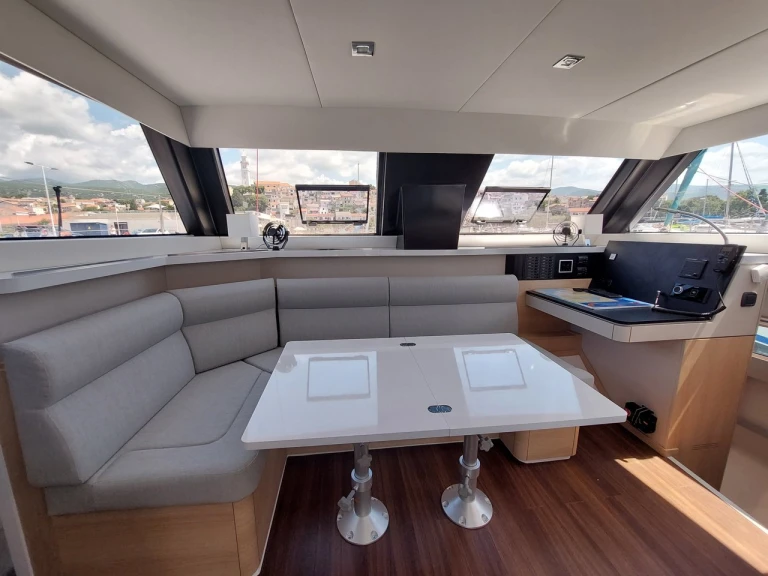 Charter a Aventura aventura 34 in Biograd na Moru on Samboat