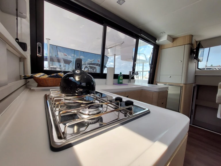 Hire Catamaran Aventura with a boat licence