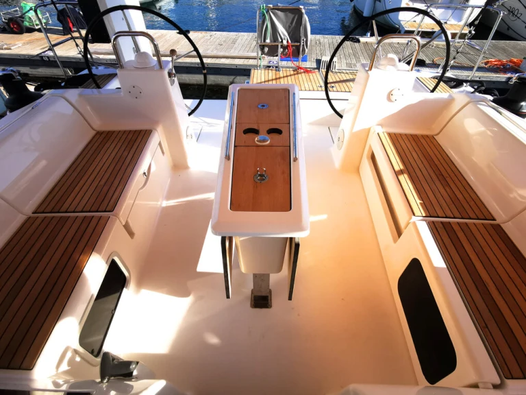 Hire Sailboat Dufour with a boat licence