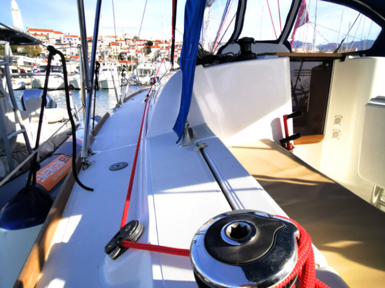 Sailboat hire in Biograd na Moru - Jeanneau Sun Odyssey 33i