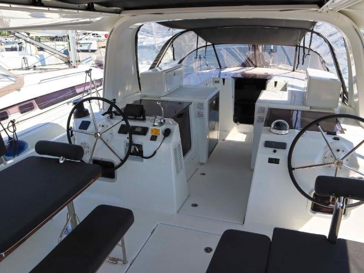 Sailboat hire in Alimos - Jeanneau Sun Loft 47