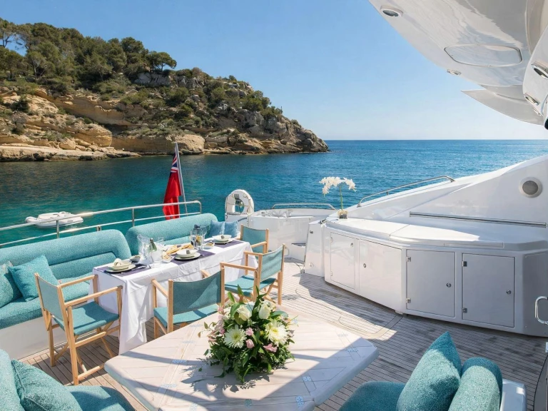 Yacht hire Mahón cheap Predator 82