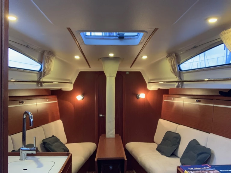 Dehler Dehler 32 charter bareboat or skippered in  Marseille