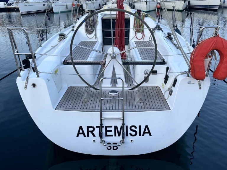 Sailboat hire in Marseille - Dehler Dehler 32