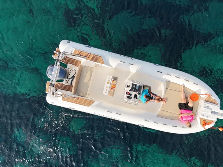 Capelli Tempest 700 charter bareboat or skippered in  Galéria