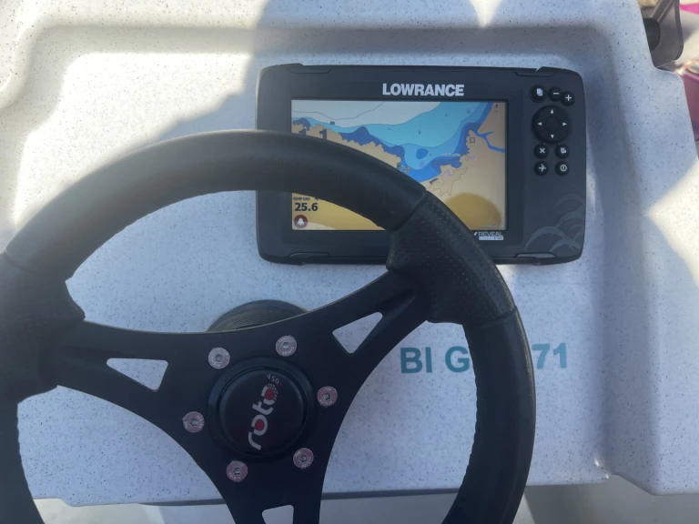 Hire Motorboat ROTO with a boat licence