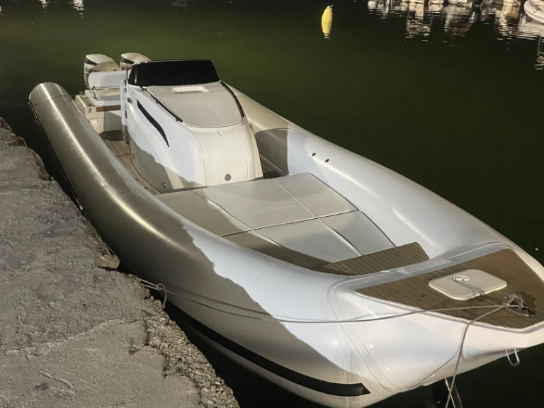 Hire a Doviboat One Way 100 Naples