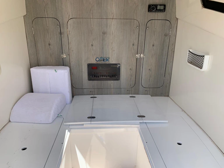 Yacht hire Naples cheap One Way 100