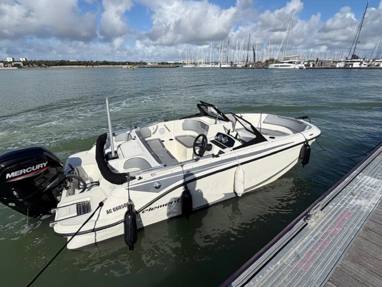 Hire Motorboat with or without skipper Bayliner La Rochelle