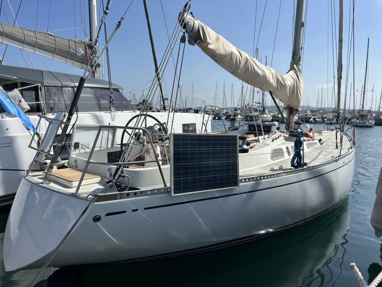 Hire Sailboat Nautor Swan with a boat licence