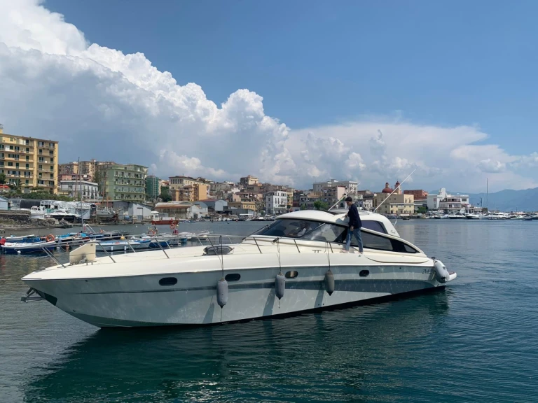 Motorboat to hire Castellammare di Stabia at the best price