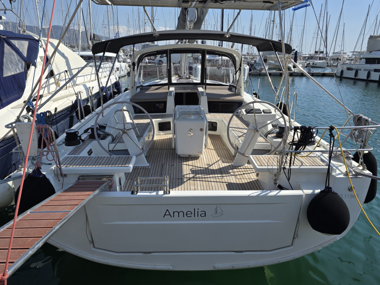 Hire a Bénéteau Oceanis 51.1 Alimos