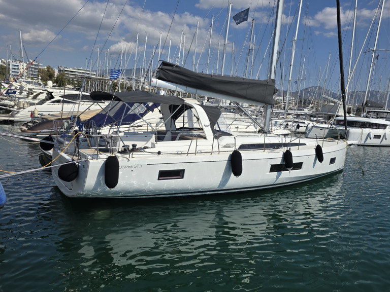 Yacht hire Alimos cheap Oceanis 51.1