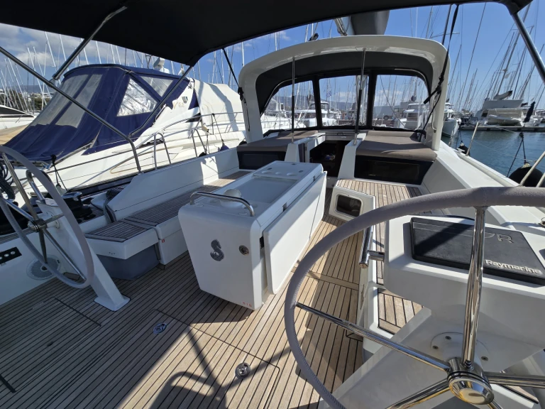 Sailboat hire in Alimos - Bénéteau Oceanis 51.1