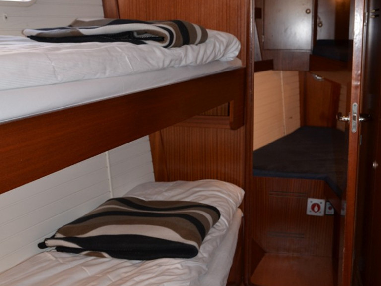 Charter a Delphia Delphia 47 in Eidkjosen on Samboat