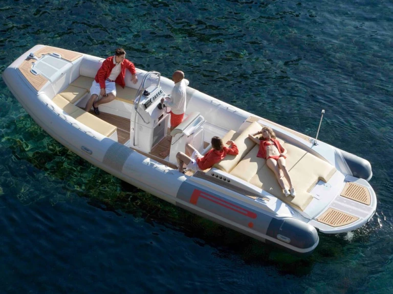 Charter a Pirelli 7.70 in Porto Rotondo on Samboat