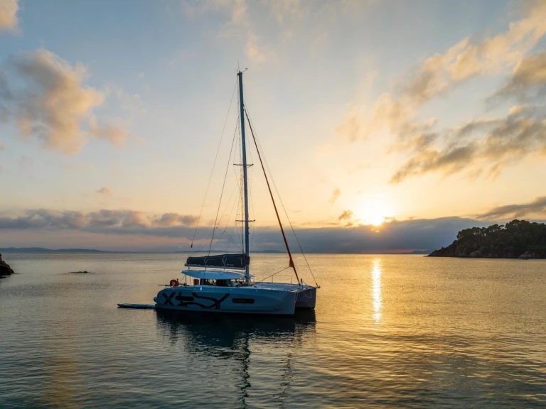 Charter a Bénéteau Excess 11 in France on Samboat