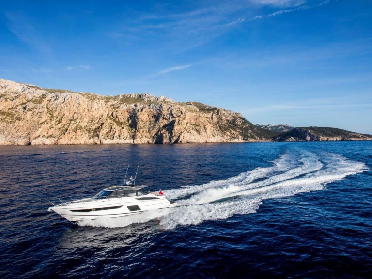 Motorboat to hire Marina Botafoch at the best price