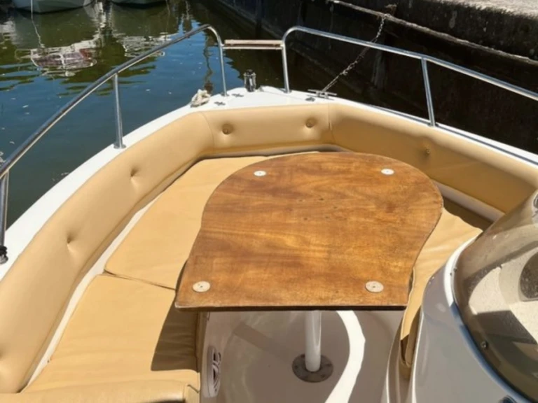 Motorboat to hire Carnon-Plage at the best price
