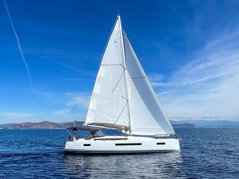 Sailboat to hire Olbia at the best price
