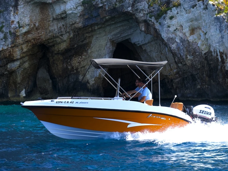 Yacht charter Psarou - Nireus Ω53 on SamBoat