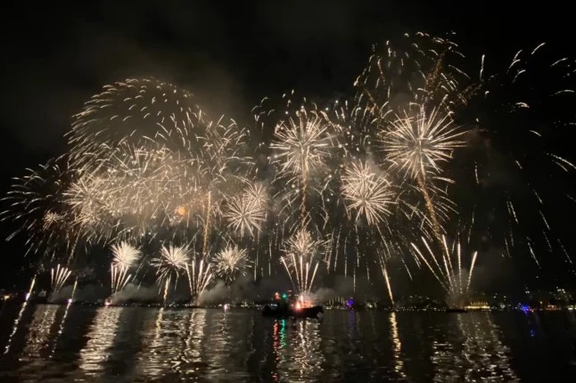 Hire Motorboat Jeanneau with a boat licence