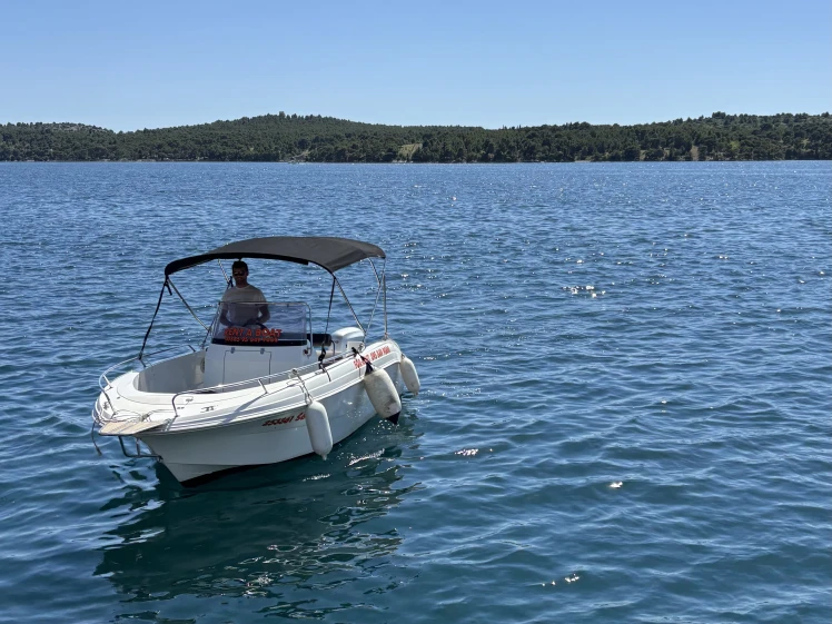 Hire Motorboat Atlantic with a boat licence