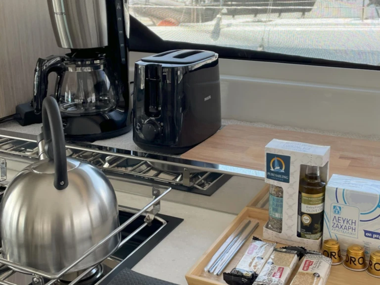 Yacht hire Plataniás cheap Lagoon 46