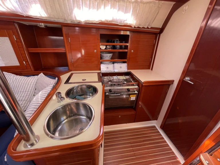 Sailboat hire in Genova - Hanse Hanse 411