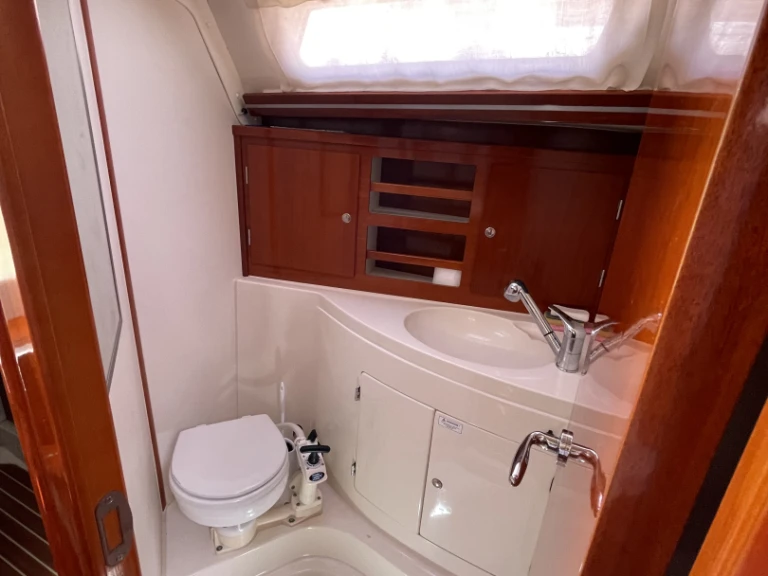 Yacht hire Genova cheap Hanse 411