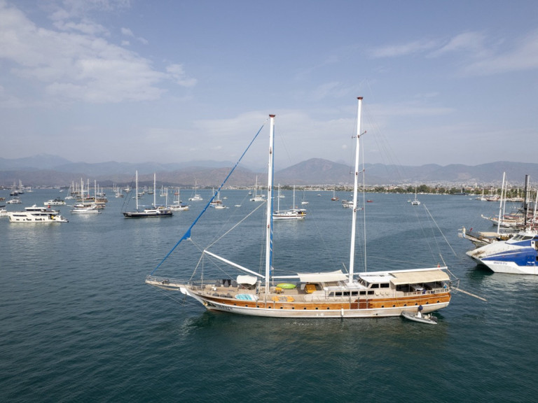 Hire Sailboat  with a boat licence