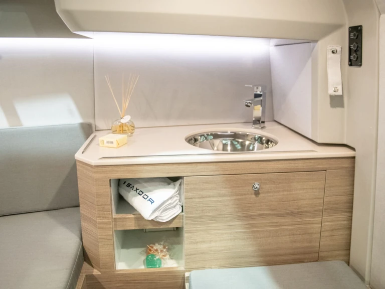 Hire Motorboat Saxdor with a boat licence