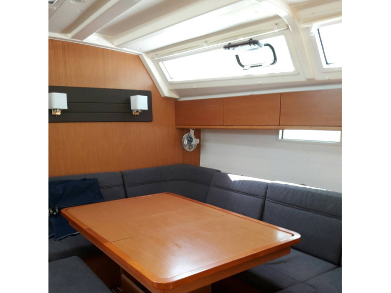 Sailboat to hire Lefkáda at the best price