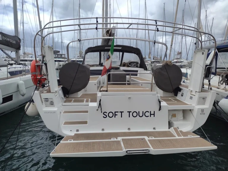 Charter a Dufour Dufour 470 in Furnari on Samboat