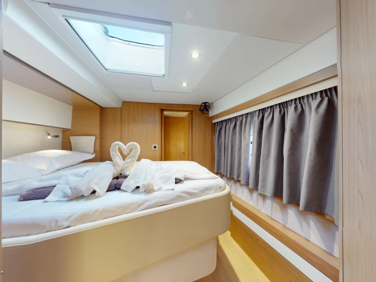 Bali Bali 5.4 charter bareboat or skippered in  Lávrio