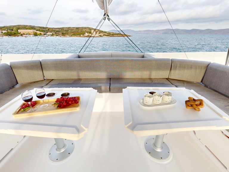 Yacht hire Lávrio cheap Bali 5.4