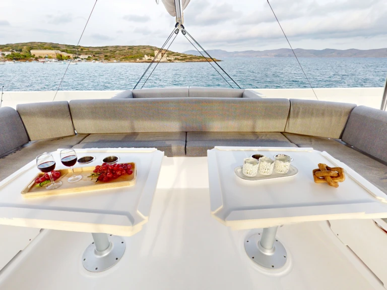 Yacht hire Lávrio cheap Bali 5.4